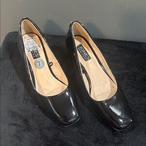 Jones New York Shiny Black Pumps  nearly new